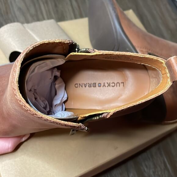 NIB Lucky Brand Women’s Basel Ankle Bootie Toffee size 7.5 - Picture 7 of 9